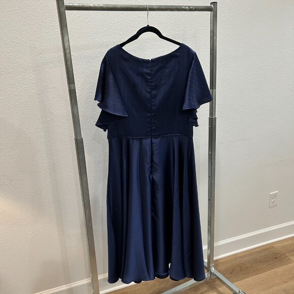 Mac Duggal Size 16W Faux Wrap Butterfly Sleeve Flowy Midi Dress Midnight Blue - Picture 5 of 6